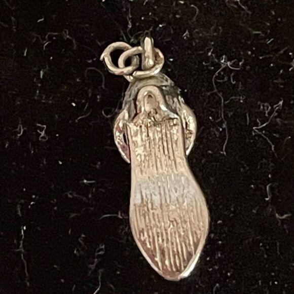 1” silver tone and red enamel heeled shoe charm - Picture 5 of 9